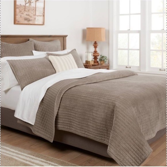 Threshold Bedding Nwot King Threshold Velvet Quilt Poshmark